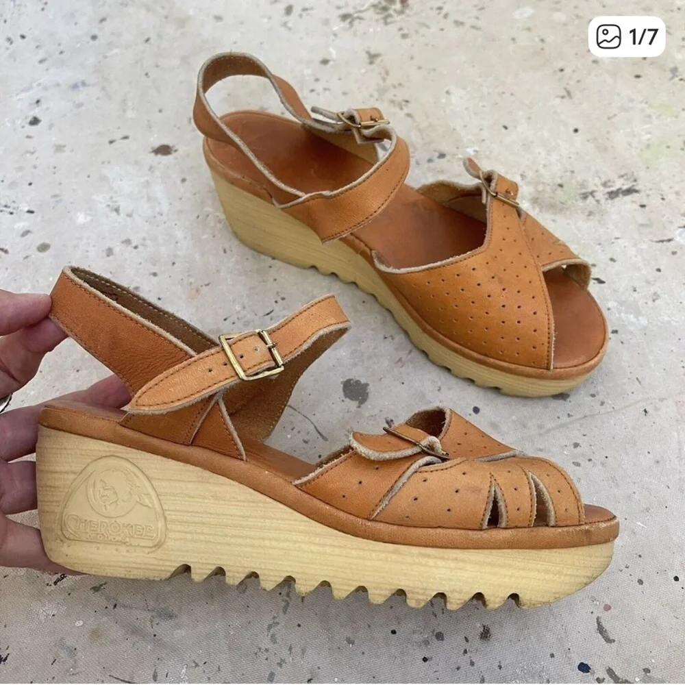 Vintage 70βs Cherokee Tan Leather Wedge Heel Platform Sandals Size 7 - Picture 1 of 6